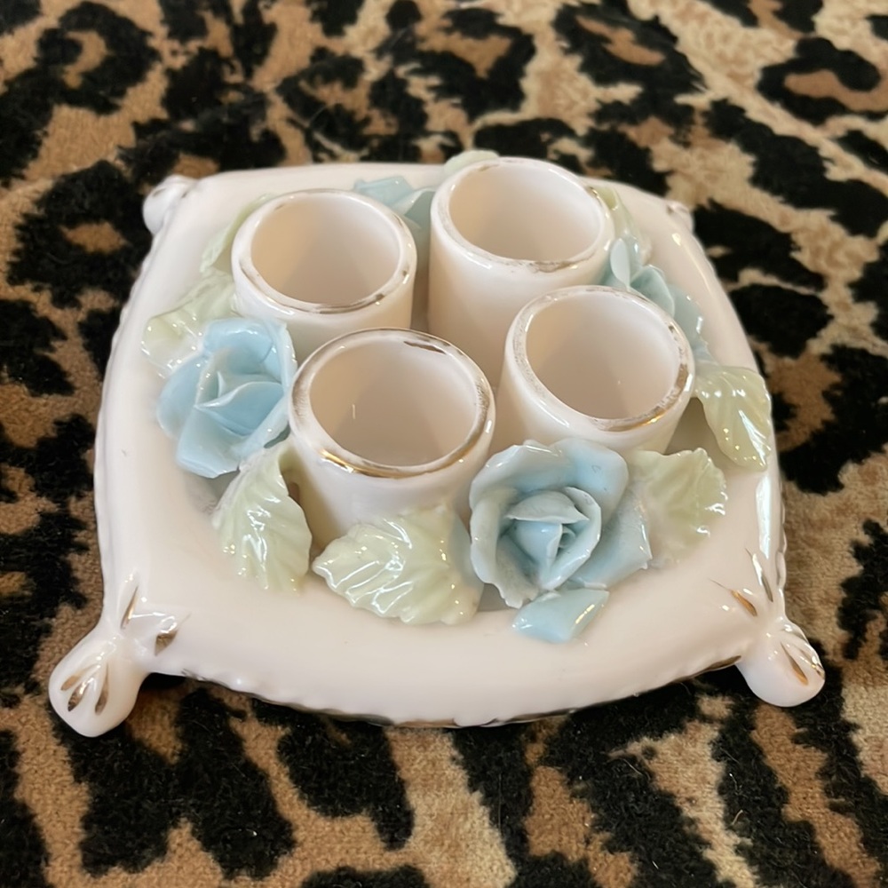 I W Rice Company, Inc. Mid-Century Porcelain Vintage Footed Lipstick Holder - Picture 2 of 6